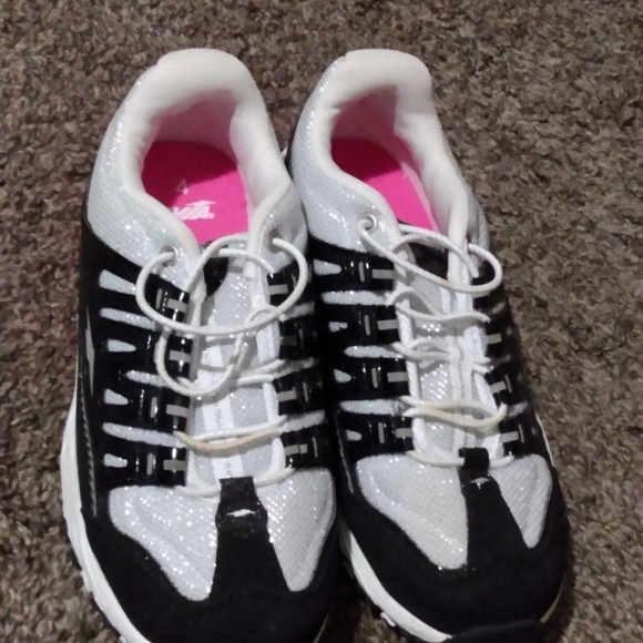 Brand New Avia black and white running shoes size 4 - Picture 2 of 6